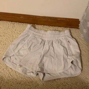 white lululemon track that shorts 4in sz4